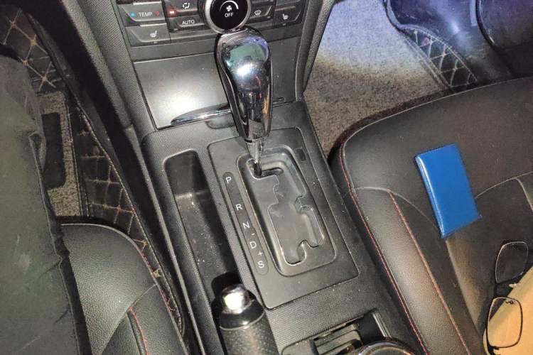 Used Bestune B70 2014 2.0L automatic luxury version Gear Lever