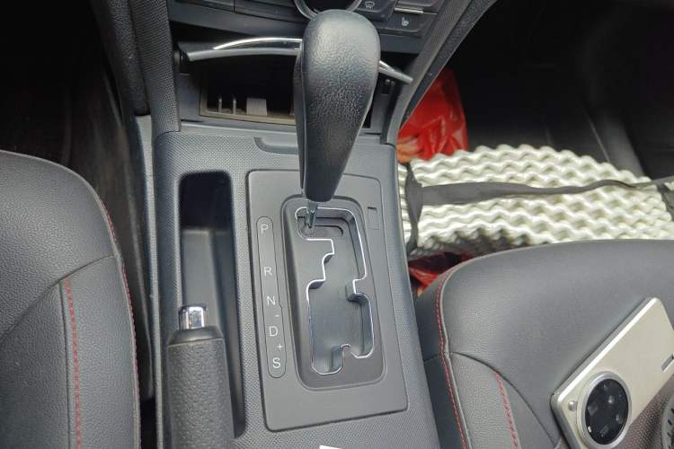 Used Bestune B70 2014 1.8T Automatic Sport Premium Edition Gear Lever