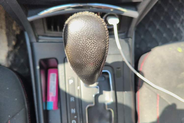 Used Bestune B70 2014 2.0L automatic comfort version Gear Lever