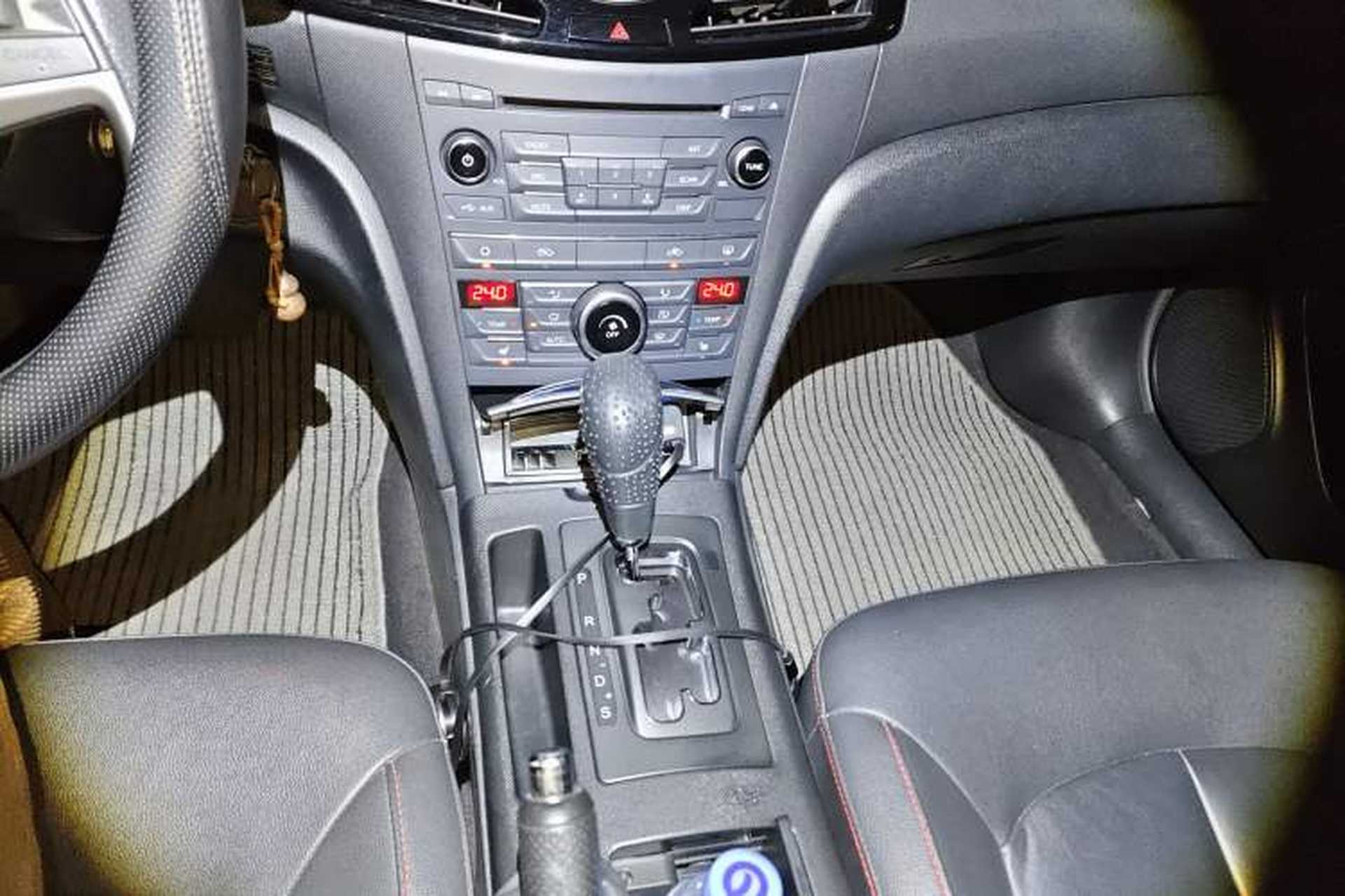 Used Bestune B70 2014 2.0L automatic luxury version Gear Lever