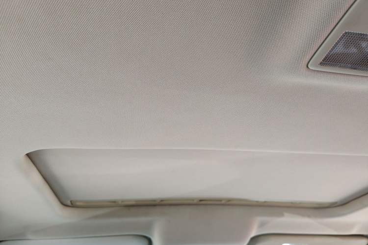 Used Bestune B70 2014 2.0L automatic luxury version Headliner