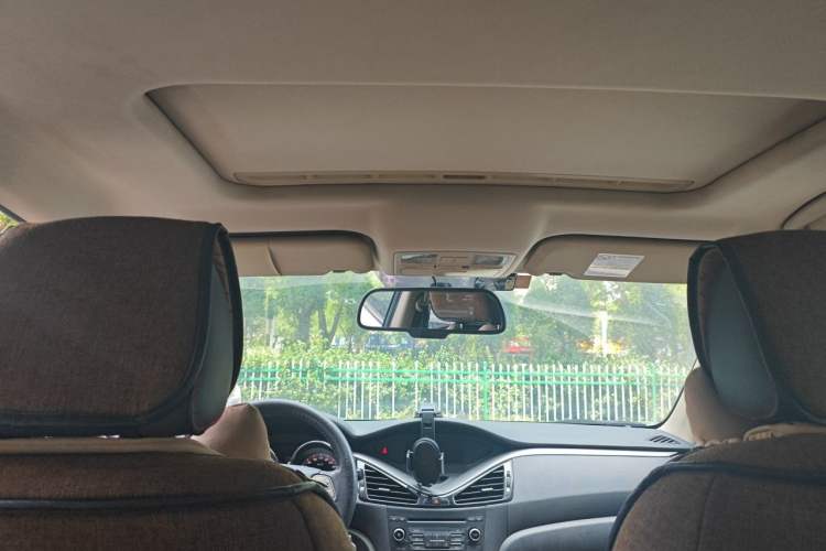 Used Bestune B70 2014 2.0L automatic luxury version Headliner