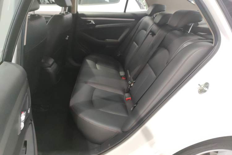 Used Bestune B70 2014 2.0L automatic luxury version Interior 1