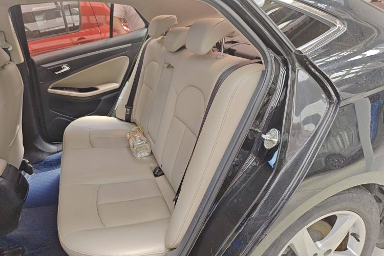 Used Bestune B70 2014 2.0L manual luxury version Interior 1