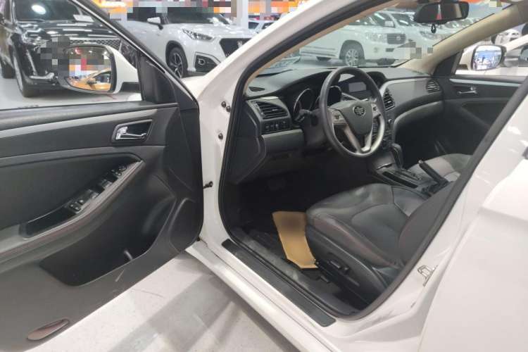 Used Bestune B70 2014 2.0L automatic luxury version Interior 2