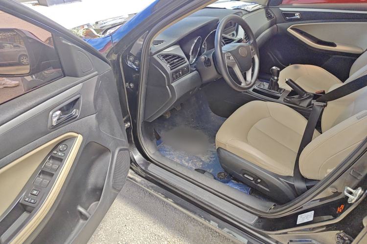 Used Bestune B70 2014 2.0L manual luxury version Interior 2