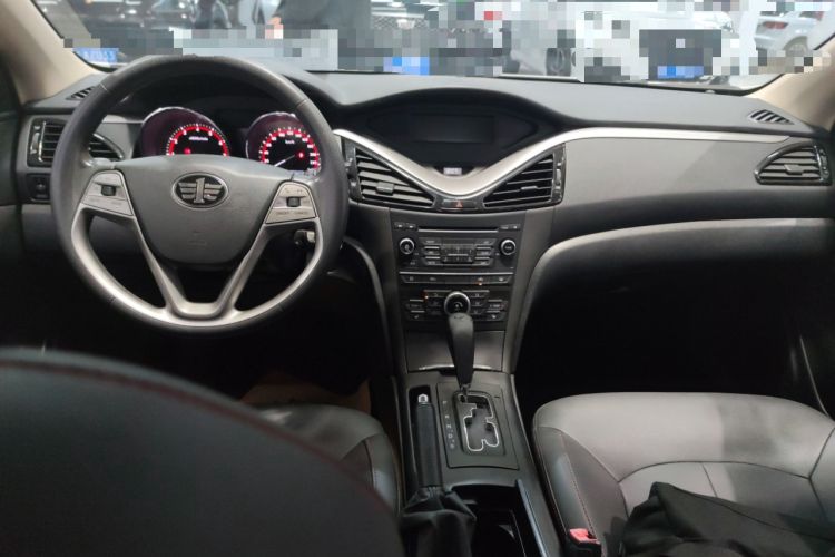 Used Bestune B70 2014 2.0L automatic luxury version Interior 3