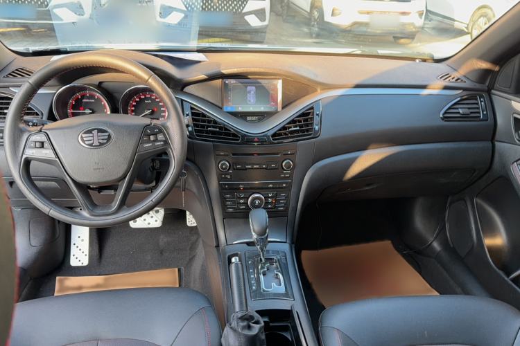 Used Bestune B70 2014 1.8T Automatic Sport Luxury Model Interior 3