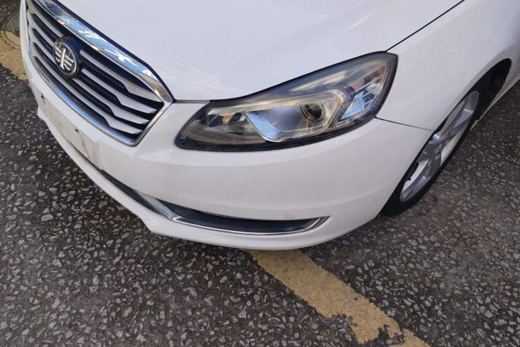 Used Bestune B70 2014 2.0L automatic comfort version Left Front Headlight