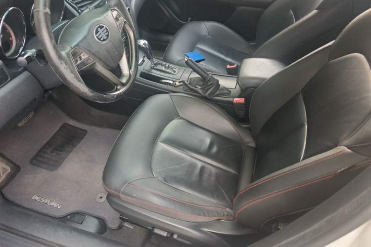 Used Bestune B70 2014 2.0L automatic luxury version Left Front Seat