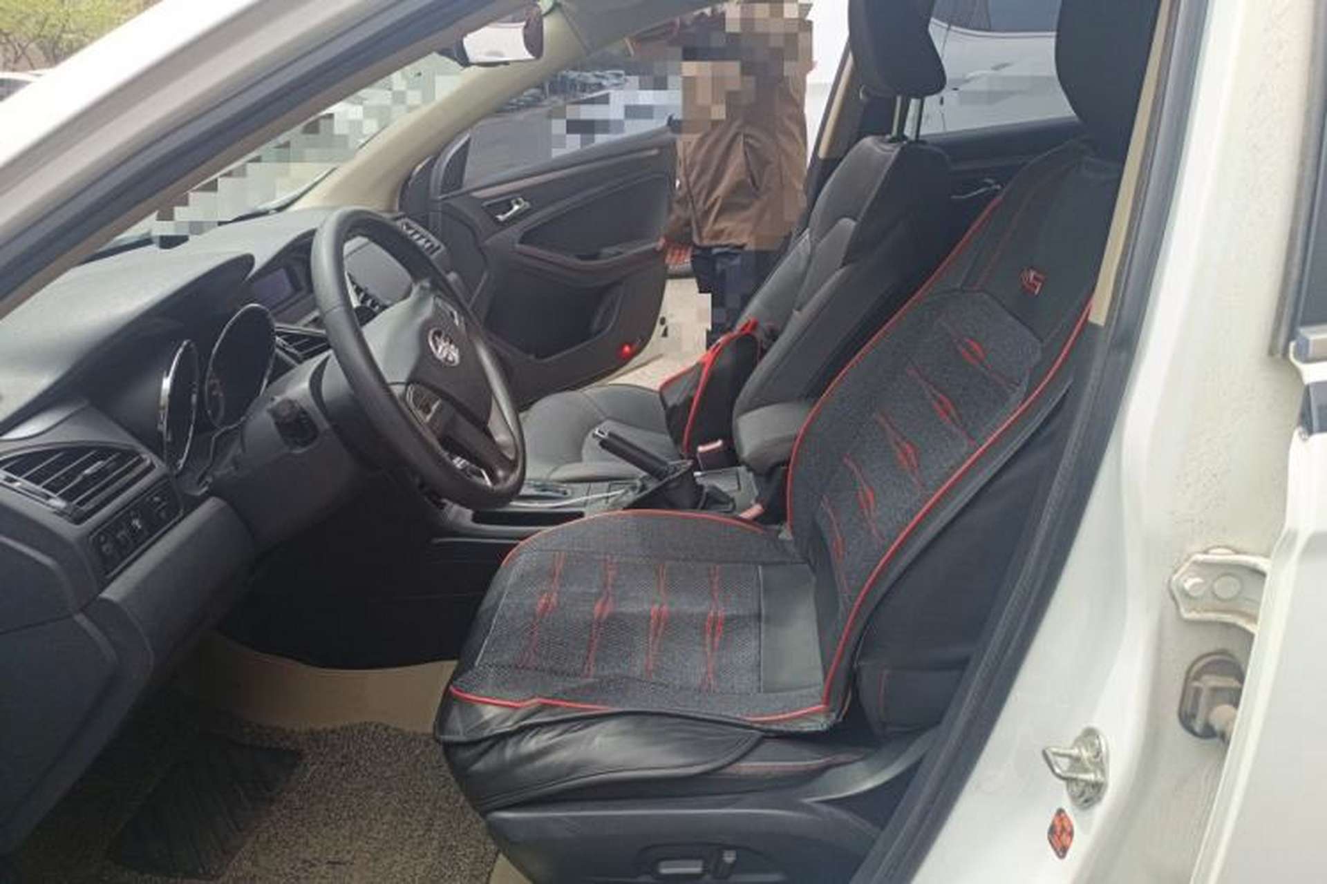 Used Bestune B70 2014 2.0L automatic luxury version Left Front Seat