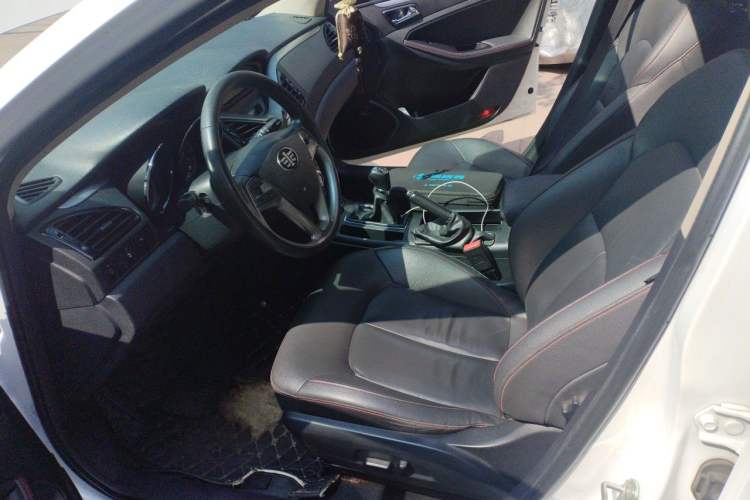 Used Bestune B70 2014 2.0L manual luxury version Left Front Seat
