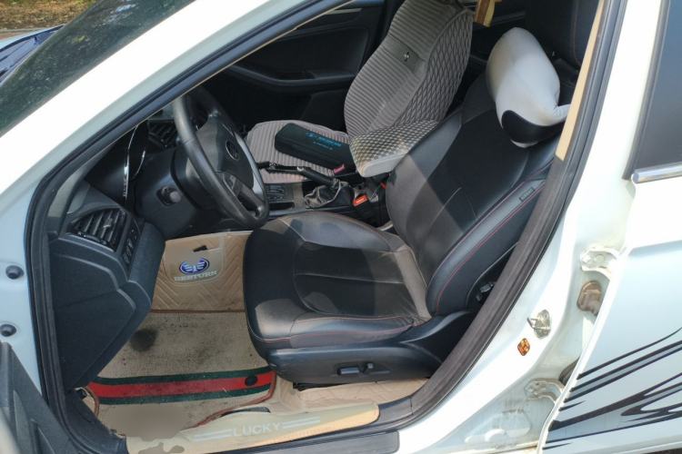 Used Bestune B70 2014 2.0L automatic luxury version Left Front Seat