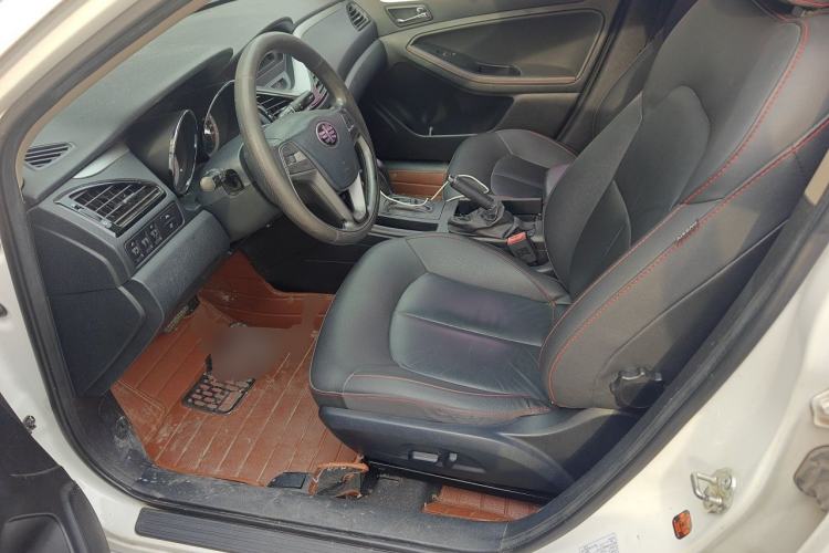 Used Bestune B70 2014 2.0L automatic luxury version Left Front Seat
