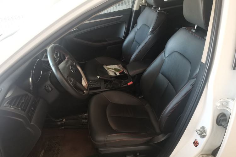 Used Bestune B70 2014 2.0L automatic luxury version Left Front Seat