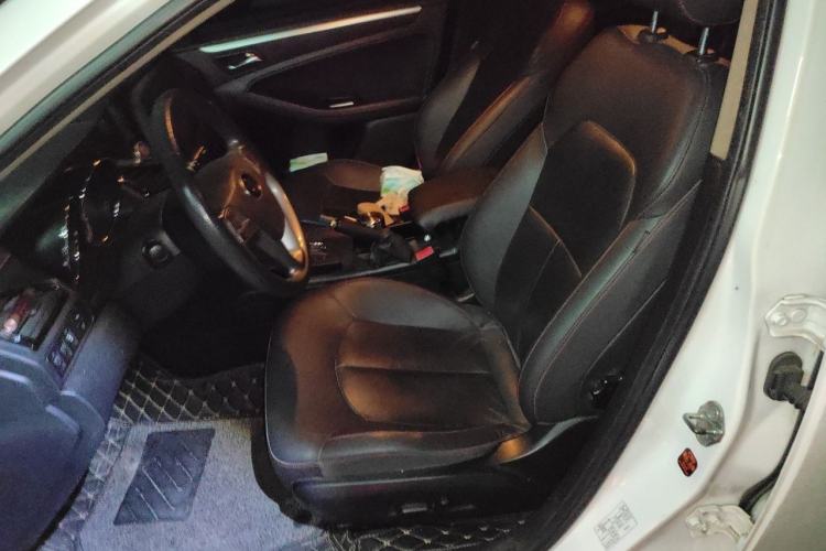Used Bestune B70 2014 2.0L automatic luxury version Left Front Seat