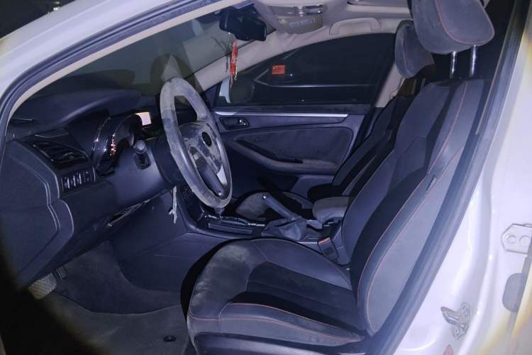 Used Bestune B70 2014 2.0L automatic luxury version Left Front Seat