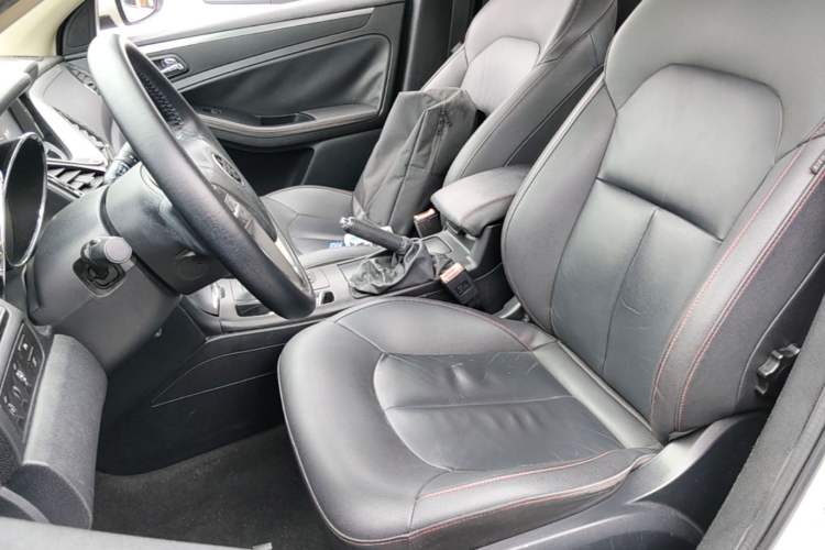 Used Bestune B70 2014 2.0L automatic luxury version Left Front Seat