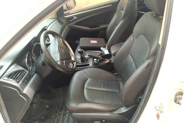 Used Bestune B70 2014 2.0L manual luxury version Left Front Seat