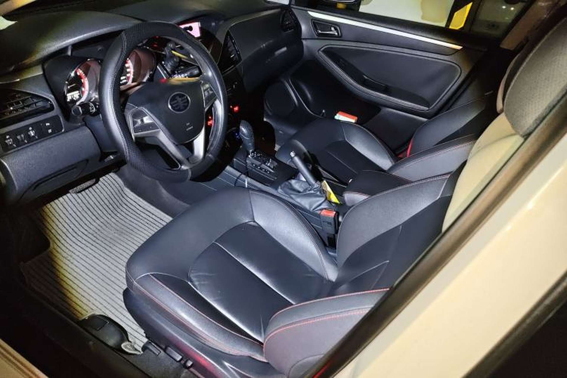 Used Bestune B70 2014 2.0L automatic luxury version Left Front Seat