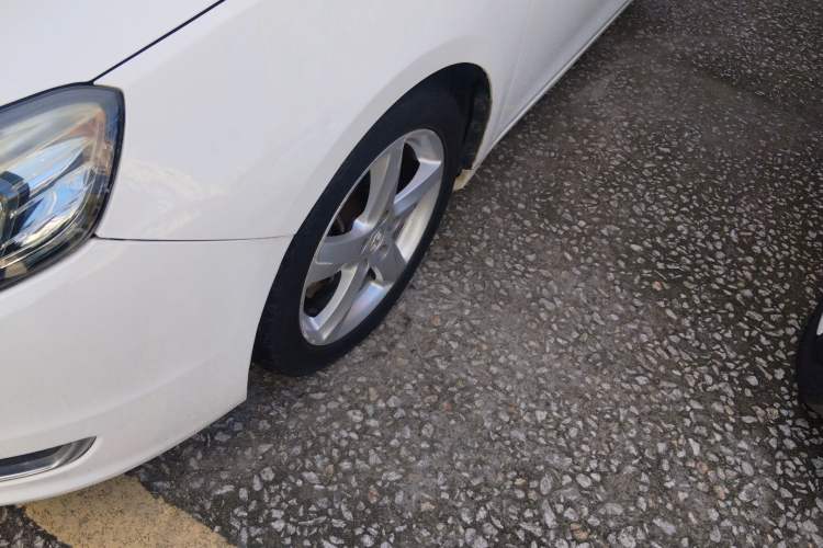 Used Bestune B70 2014 2.0L automatic comfort version Left Front Wheel Hub