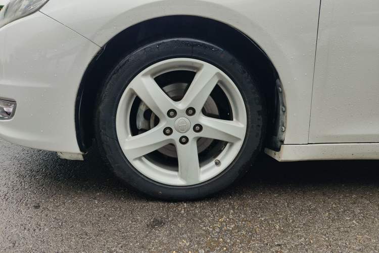 Used Bestune B70 2014 2.0L automatic comfort version Left Front Wheel Hub
