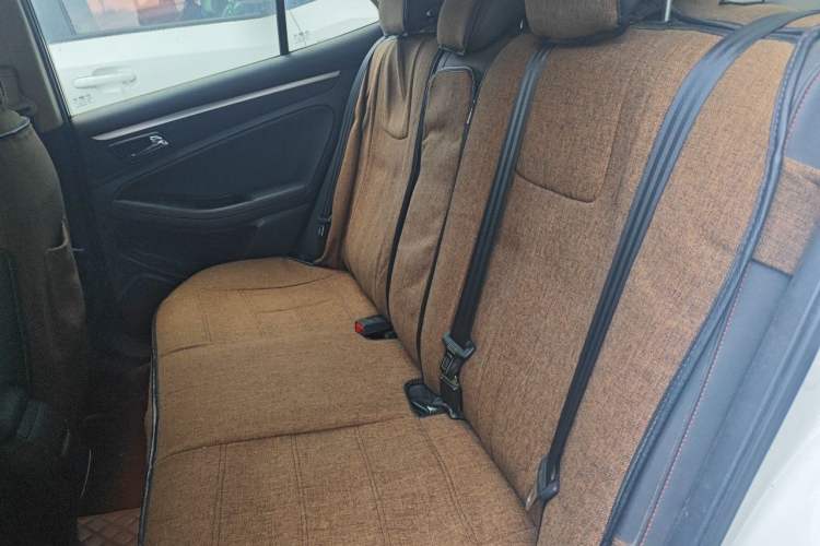 Used Bestune B70 2014 2.0L automatic luxury version Left Rear Seat