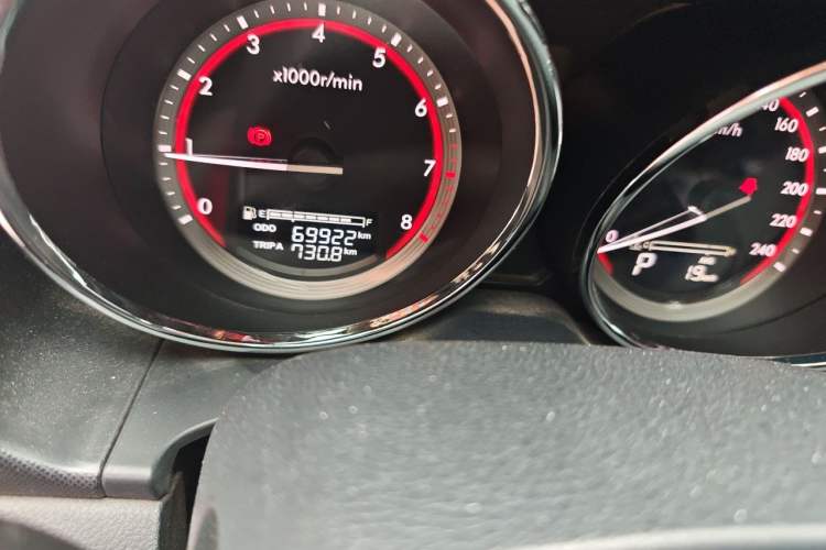 Used Bestune B70 2014 2.0L automatic comfort version Odometer Close Up