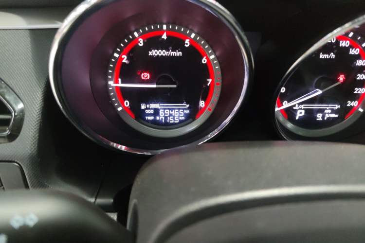 Used Bestune B70 2014 2.0L automatic luxury version Odometer Close Up
