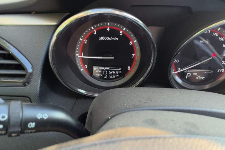 Used Bestune B70 2014 2.0L automatic comfort version Odometer Close Up