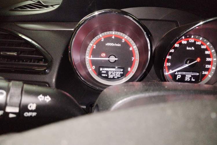 Used Bestune B70 2014 2.0L automatic luxury version Odometer Close Up
