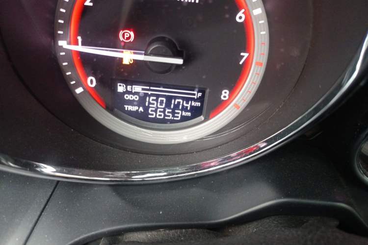 Used Bestune B70 2014 2.0L automatic comfort version Odometer Close Up