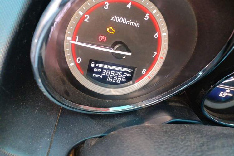 Used Bestune B70 2014 2.0L manual luxury version Odometer Close Up