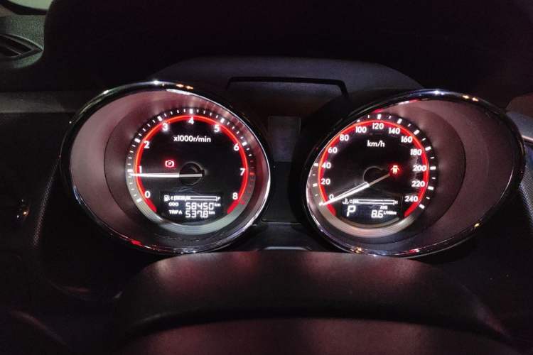 Used Bestune B70 2014 2.0L automatic luxury version Odometer Close Up