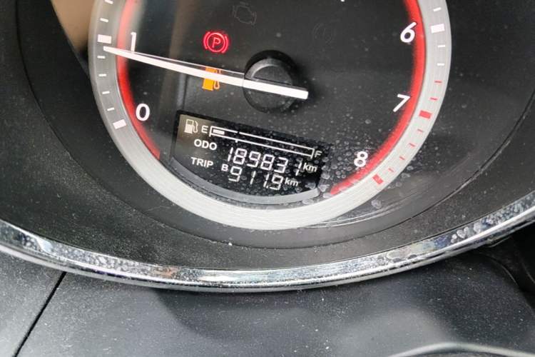 Used Bestune B70 2014 2.0L automatic luxury version Odometer Close Up