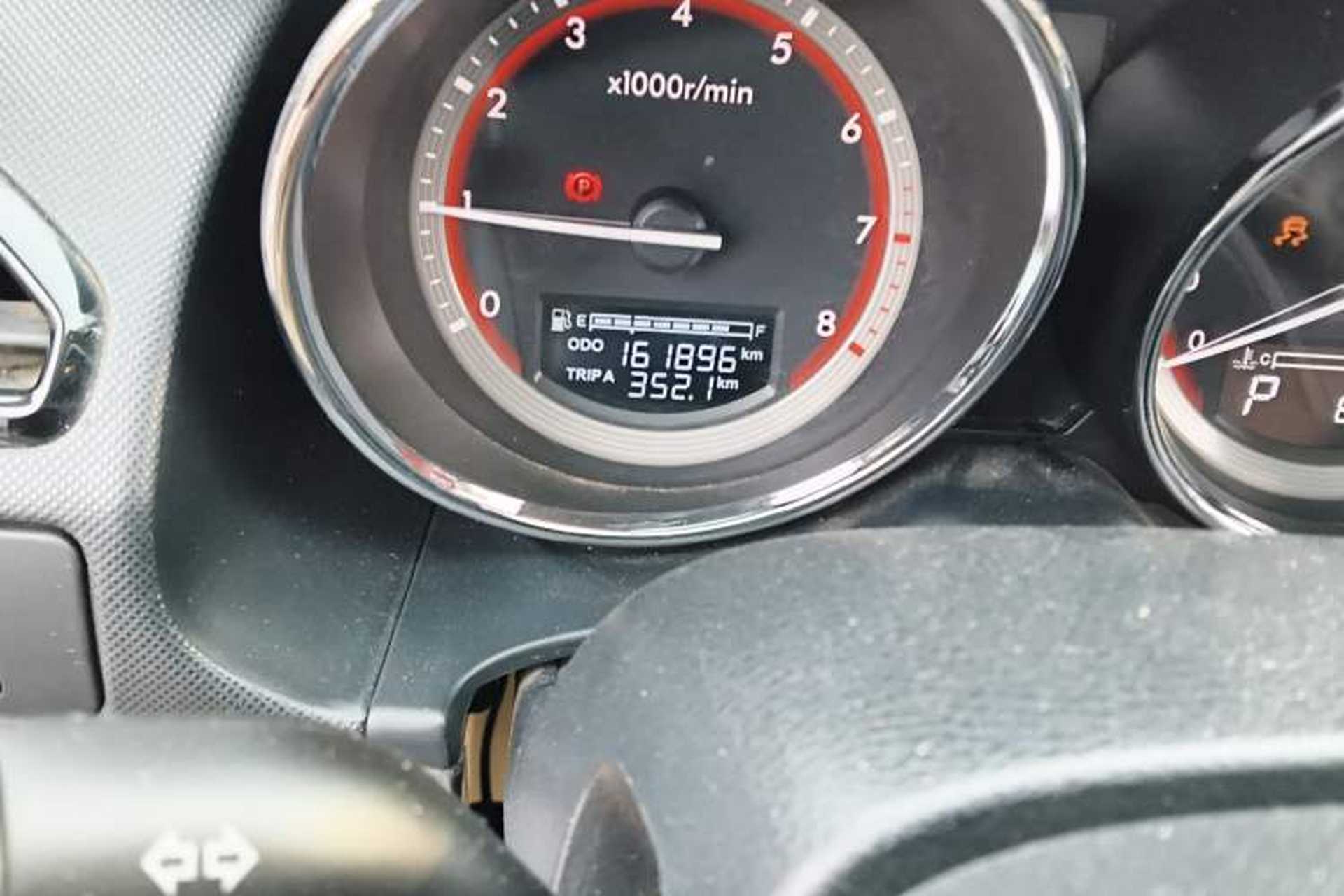 Used Bestune B70 2014 2.0L automatic luxury version Odometer Close Up