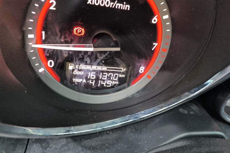 Used Bestune B70 2014 1.8T Automatic Sport Luxury Model Odometer Close Up