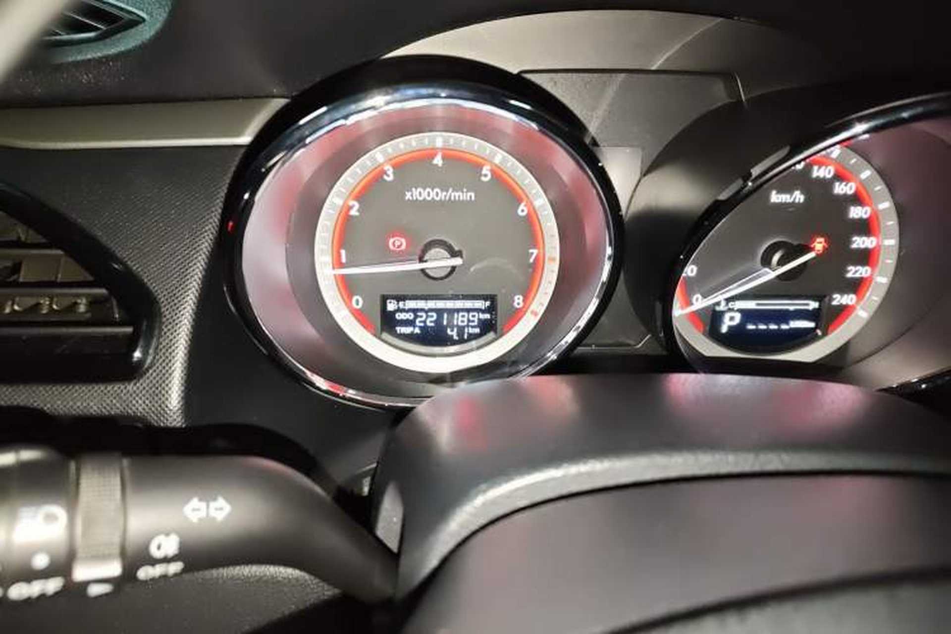 Used Bestune B70 2014 2.0L automatic luxury version Odometer Close Up
