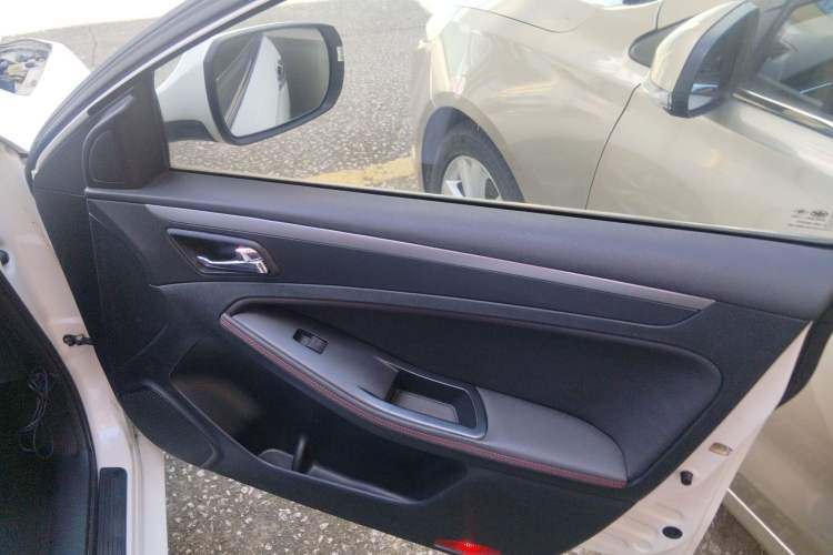 Used Bestune B70 2014 2.0L automatic comfort version Right Front Door Interior