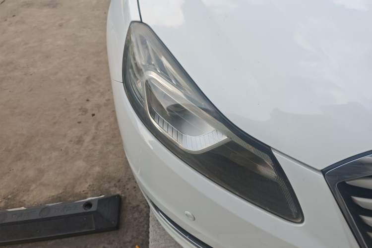 Used Bestune B70 2014 2.0L automatic luxury version Right Front Headlight