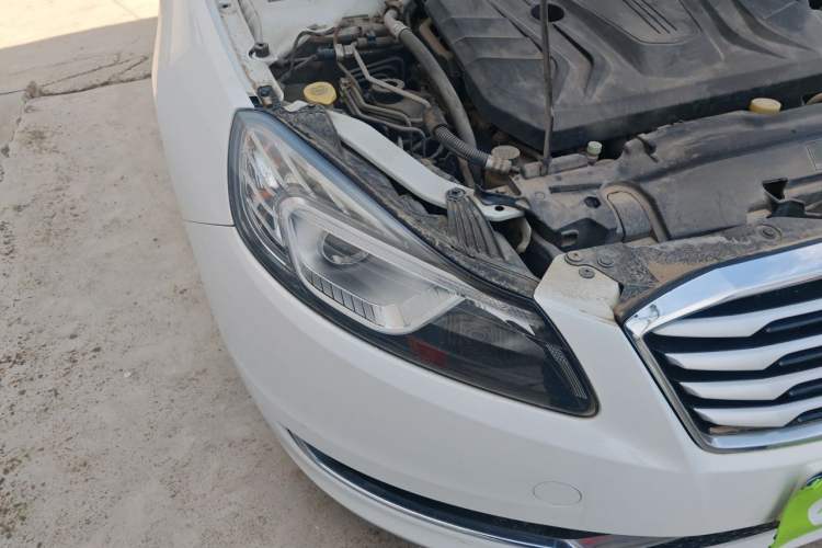 Used Bestune B70 2014 2.0L automatic comfort version Right Front Headlight