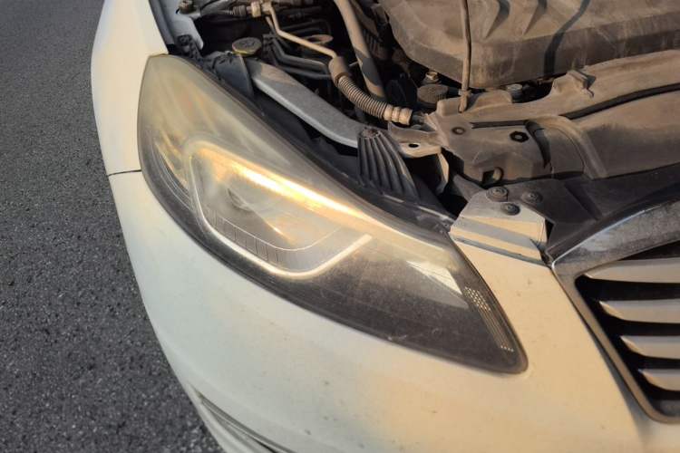Used Bestune B70 2014 2.0L automatic comfort version Right Front Headlight