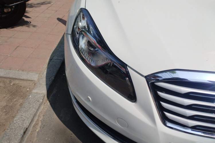 Used Bestune B70 2014 2.0L manual luxury version Right Front Headlight