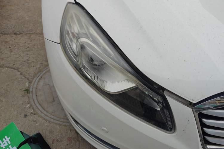 Used Bestune B70 2014 2.0L automatic luxury version Right Front Headlight