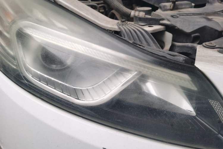 Used Bestune B70 2014 2.0L automatic comfort version Right Front Headlight