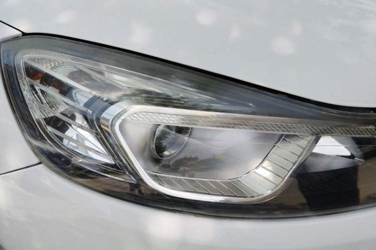 Used Bestune B70 2014 2.0L automatic luxury version Right Front Headlight