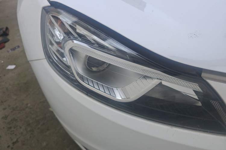 Used Bestune B70 2014 2.0L manual luxury version Right Front Headlight