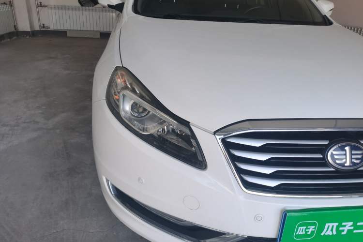 Used Bestune B70 2014 2.0L automatic luxury version Right Front Headlight