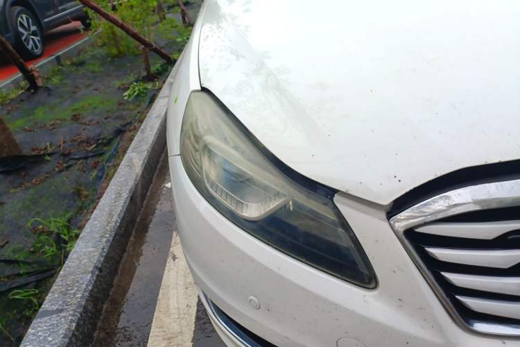 Used Bestune B70 2014 2.0L manual luxury version Right Front Headlight