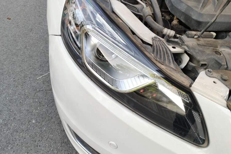 Used Bestune B70 2014 2.0L manual luxury version Right Front Headlight
